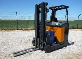 LOCAÇÃO DE EMPILHADEIRA ELÉTRICA RETRÁTIL